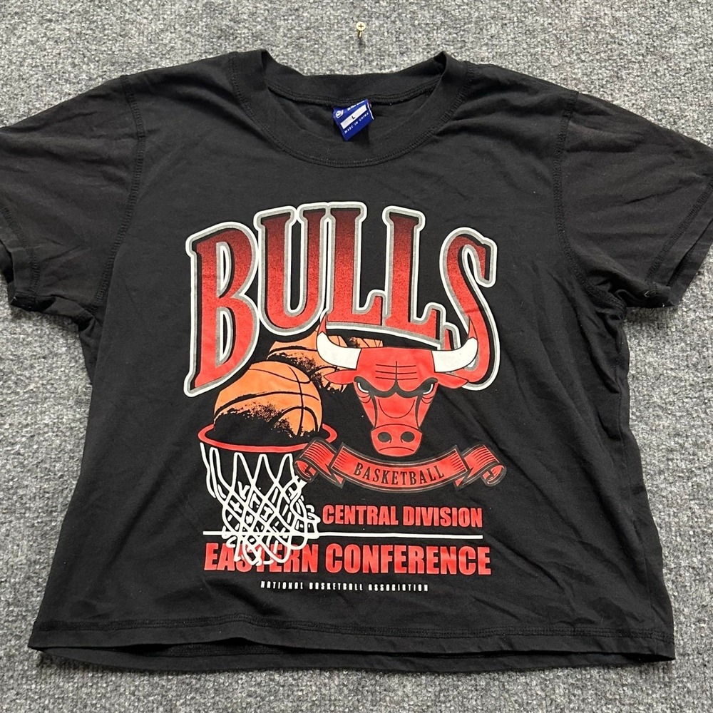 Ultra Game T-Shirt Womens Size L Black Chicago Bulls NBA Cropped Graphic Tee